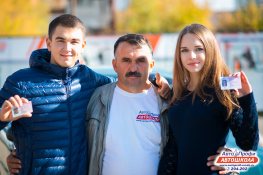 Омская автошкола АвтоПрофи курсанты с правами и инструктор